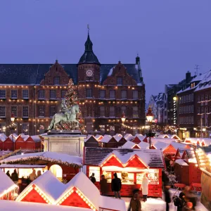 Christmas Market in front of the Town Hall, Dusseldorf, North Rhine Westphalia, Germany