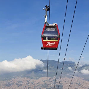 Colombia, Antioquia, Medellin, Santo Domingo, Cable car on the metro metrocable extension