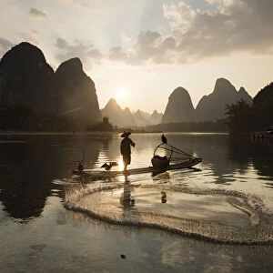 Cormorant fisherman on Li River, Guangxi Yangshuo, China