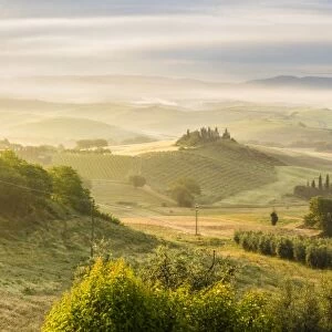 Countryside view with farmhouse & hills, Tuscany (Toscana), Italy