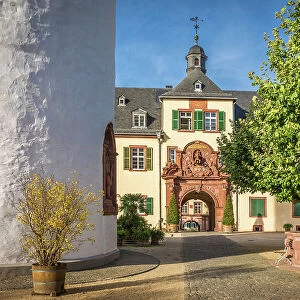 Courtyard and fountain of Bad Homburg Castle in front of the Heights, Taunus, Hesse, Germany