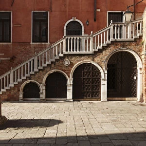 Courtyard of the Palazzo Campiello del Remer; Palazzo Morsini, Venice, Veneto, Italy