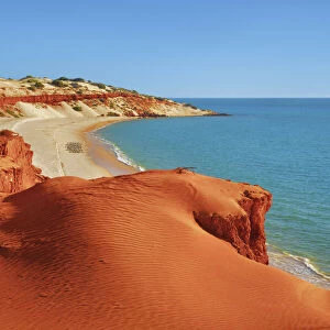 Dune landscape and ocean near Cape Peron - Australia, Western Australia, Gascoyne