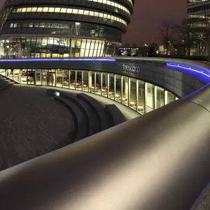 England, London City Hall at the River Thames