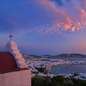 Europe, Greece, Cyclades island, Aegean Sea, Mykonos, Myconos, Mykonos harbour at dusk