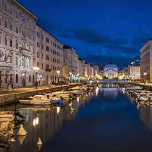 europe, Italy, Friuli-Venezia-Giulia. The canal Grande of Trieste at night