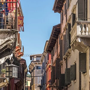 europe, Italy, Veneto. Verona, narrow street in the historic centre
