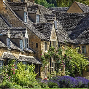 Europe, United Kingdom, England, Cotswolds. Stone cottages in Broadway village