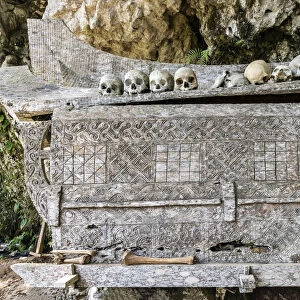 Family tomb and skulls, Rantepao, Tana Toraja, Sulawesi, Indonesia
