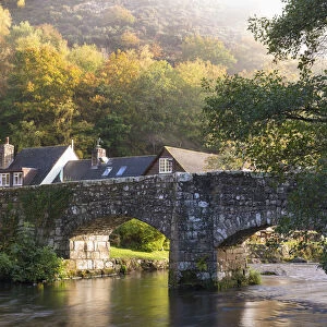 Fingle Bridge Inn and stone bridge crossing the River Teign, Dartmoor, Devon, England