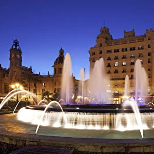 Fountain in Plaza del Ayuntamiento, Valencia, Spain