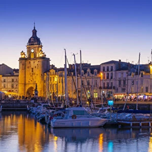 France, Poitou Charentes, La Rochelle, Old Harbour, Porte de La Grosse Horloge at dusk