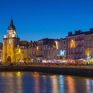 France, Poitou Charentes, La Rochelle, Old Harbour, Porte de La Grosse Horloge at dusk
