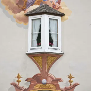 Germany, Bavaria (Bayern), Mittenwald, LAoftlmalerei (tromp l oeil painted buildings)