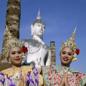 Girls Dressed in Traditional Dancing Costume at Wat Mahathat