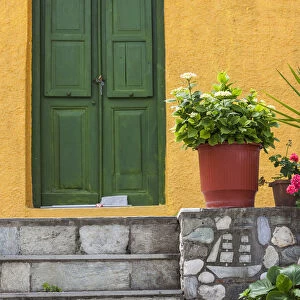 Greece, Thessaly Region, Agios Ioannis, Pelion Peninsula, colorful house detail
