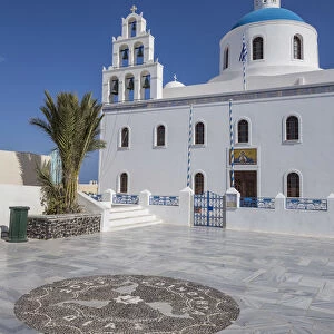 Greek Orthodox church, Oia, Santorini (Thira), Cyclades Islands, Greece