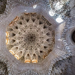 Hall of the Two Sisters, Nasrid Palaces, Alhambra Palace, Granada Province, Andalusia, Spain