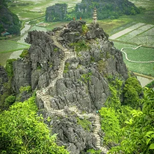 Hang Mua Small Pagoda, Ninh Binh, Vietnam Hang Mua Small Pagoda, Ninh Binh, Vietnam