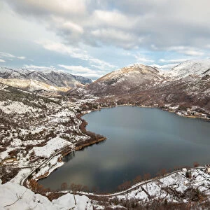 The Heart-Shaped Lake of Scanno in winter Europe, Italy, Abruzzo
