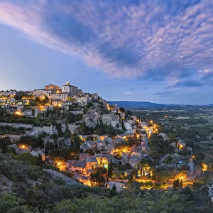 The hilltop village of Gordes at twilight (Apt, Vaucluse department, Provence-Alpes-Cote d'Azur, France, Europe)
