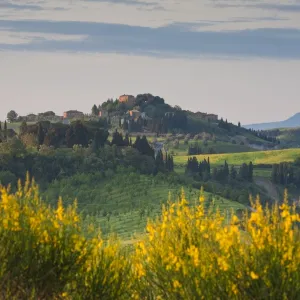 Hilltop village nr Asciano, Tuscany, Italy