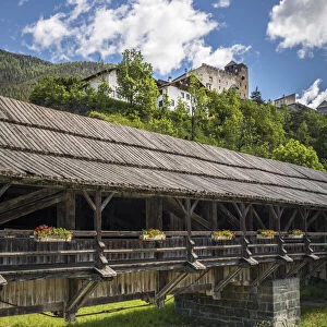 Historical Bunbrugge bridge over the Villgratenbach and Heinfels Castle, Heinfels, East Tyrol, Tyrol, Austria
