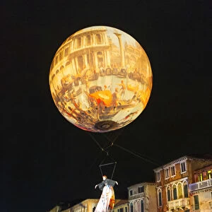 Hot-air balloon is the main attraction of the open cerimony of the Venice carnival