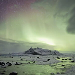 Iceland, South Iceland, Aurora borealis above the Jokulsarlon lagoon
