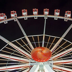 Illuminated Ferris Wheel at Hamburger DOM funfair at night, St. Pauli, Hamburg, Germany