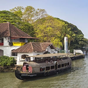 India, Kerala, Cochin - Kochi, Fort Kochi, Houseboat sailing towards Chinese fishing nets