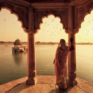 India, Rajasthan, Jaisalmer, Gadi Sagar Lake, Indian Woman wearing traditional Saree