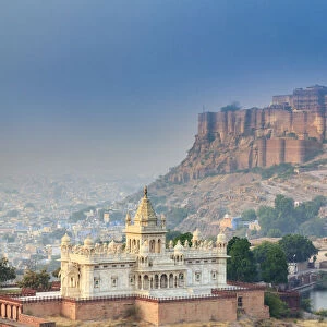 India, Rajasthan, Jodhpur, Jaswant Thada Temple and Mehrangarh Fort