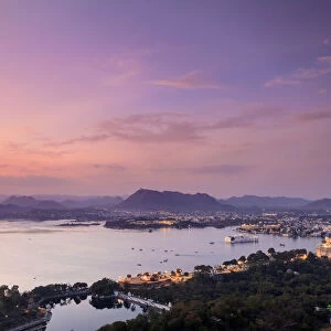 India, Rajasthan, Udaipur, elevated view of Lake Pichola and Udaipur City