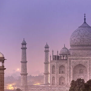 India, Uttar Pradesh, Agra, Taj Mahal (UNESCO site), on a full moon night