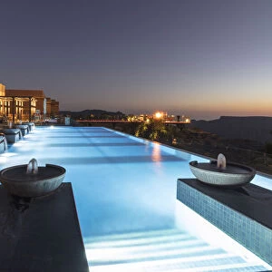 The infinity swimming pool and fountains of thei Anantara al Jabal al Akhdar resort