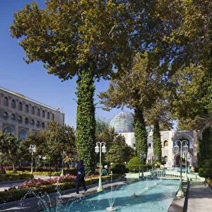 Iran, Central Iran, Esfahan, Abbasi Hotel, courtyard