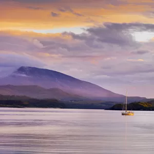 Ireland, Co. Donegal, Rosapenna, Downings, Muckish mountain at dusk