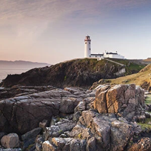 Ireland, County Donegal, Fanad Peninsula, Fanad Head Lighthouse, dawn
