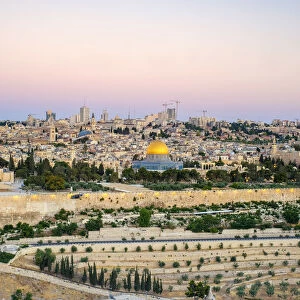 Israel, Jerusalem District, Jerusalem. Jerusalem skyline, Dome of the Rock on Temple