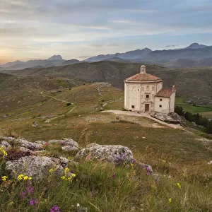 Italy, Abruzzo, The church of Madonna della Pieta near Rocca Calascio, background