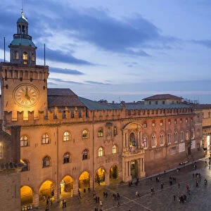 Italy, Emilia Romagna, Bologna, Maggiore square, d Accursio palace and Neptune