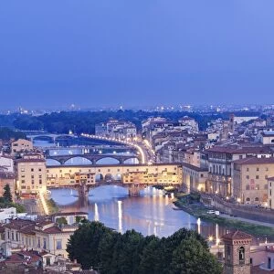 Italy, Italia. Tuscany, Toscana. Firenze district. Florence, Firenze. Ponte Vecchio and Arno River
