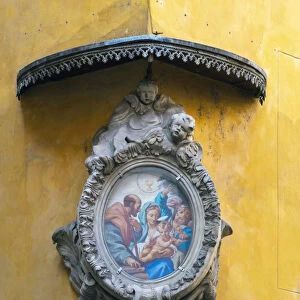 Italy, Lazio, Rome, Ponte, Madonna Street shrine, Madonna Stradarole or Edicola Sacra