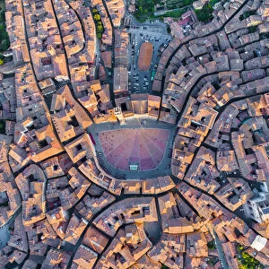 Italy, Tuscany, Siena, Piazza del Campo and city center