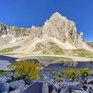 Italy, Umbria, Sibillini mountain range, Mount Vettore, Lake Pilato