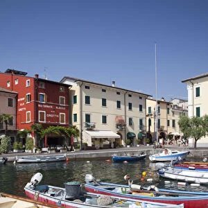Italy, Veneto, Lake District, Lake Garda, Lazise, boat harbor and Via Fontana