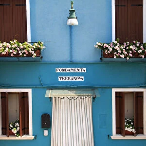 Italy, Veneto, Venice, Burano Island, traditional colorful houses