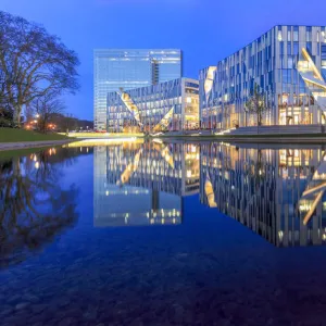 Ko-Bogen, building designed by Star Architect Daniel Libeskind, Dusseldorf, North Rhine Westphalia