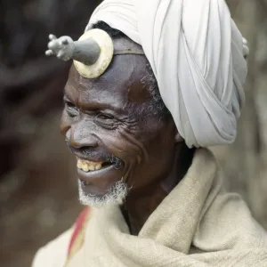 A Konso man wears a phallic Kallaacha on his forehead